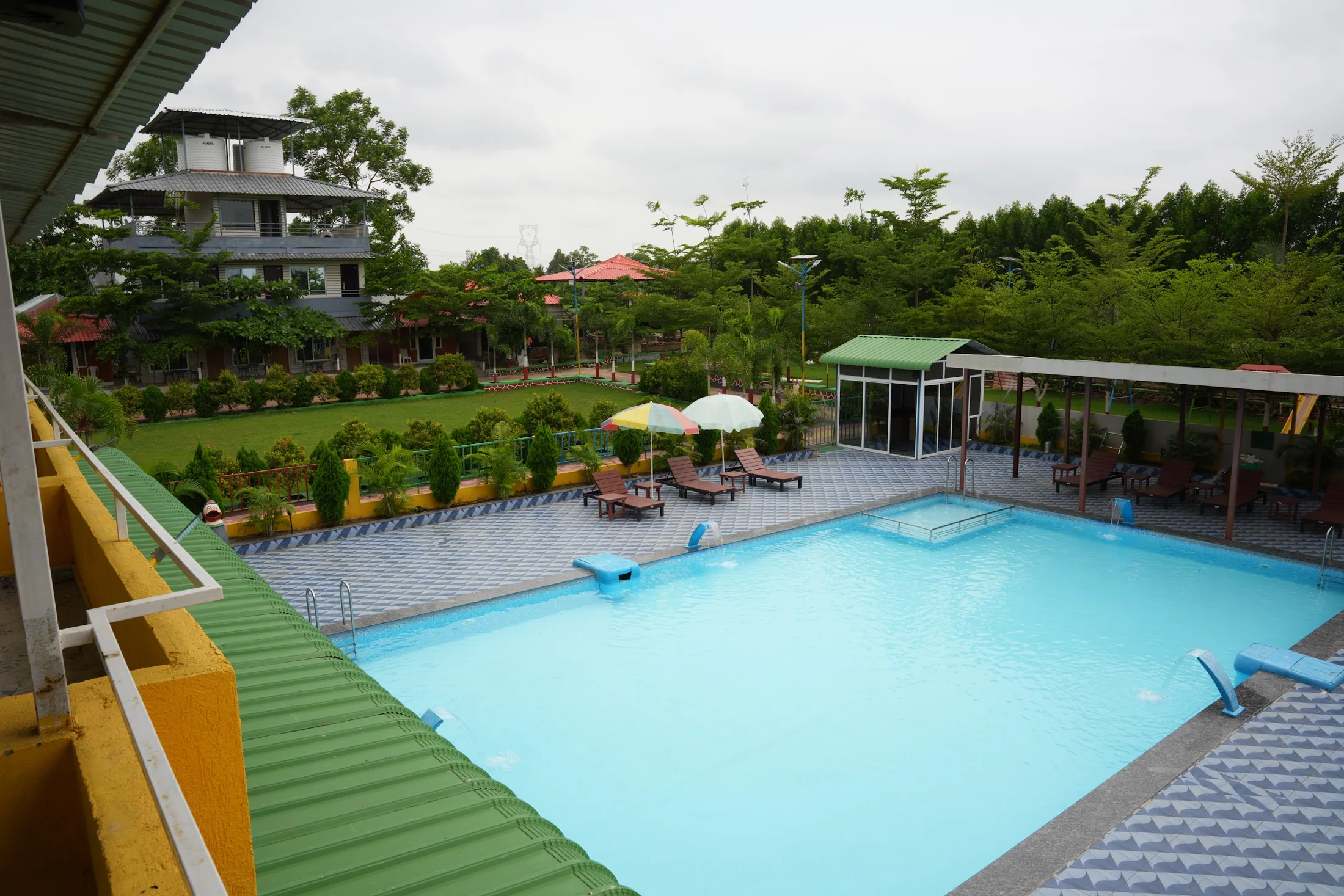 01 · Arrive. Get your bearings around the pool, garden and shared outdoor spaces.