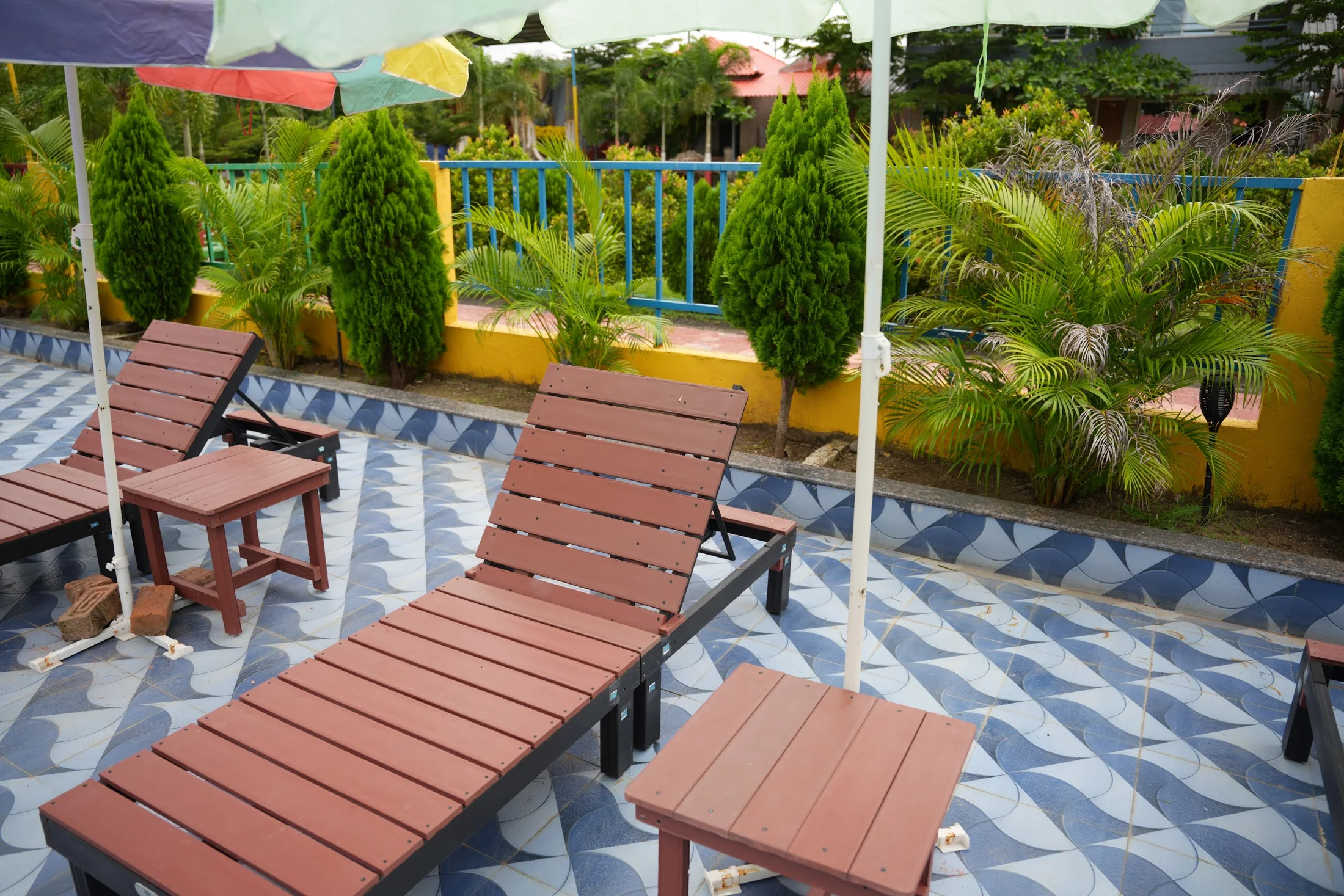 03 · Unwind. Take a quiet break on the poolside deck.