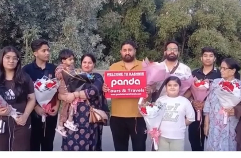 An extended family welcomed to Kashmir by Panda Tours and Travels